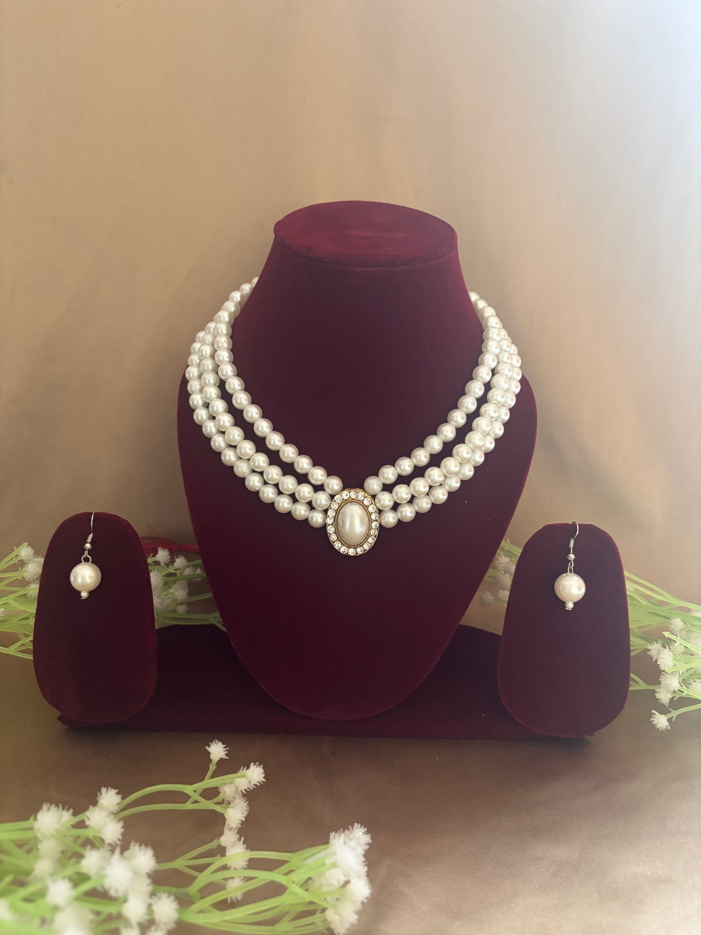 Three-Layered Pearl Necklace with Center White Pearl – Elegant Jewellery
